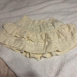 American Eagle cream colored mini skirt with ruffles